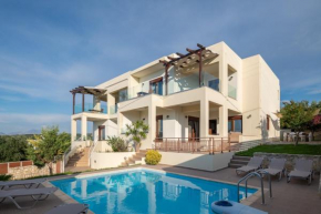 Гостиница Family Villa Rousa in Rethymno with Pool, BBQ and Kids Area  Лутра